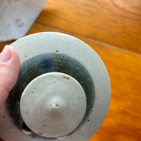 Studio Pottery Garlic Holder - Picture 5 of 7